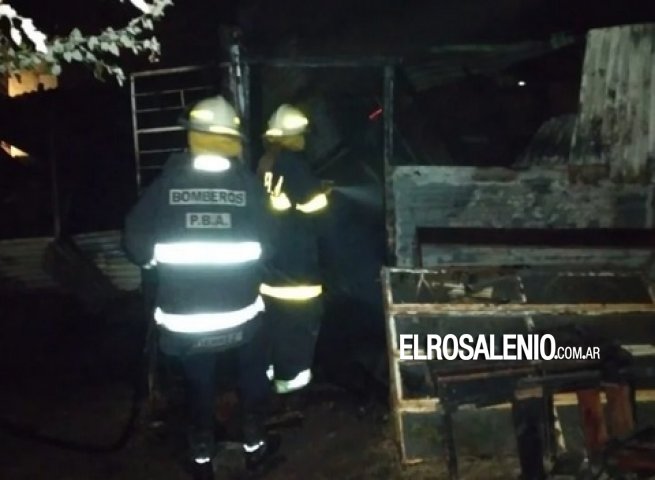 Pérdidas totales en el incendio de una casa del barrio Los Naranjos 