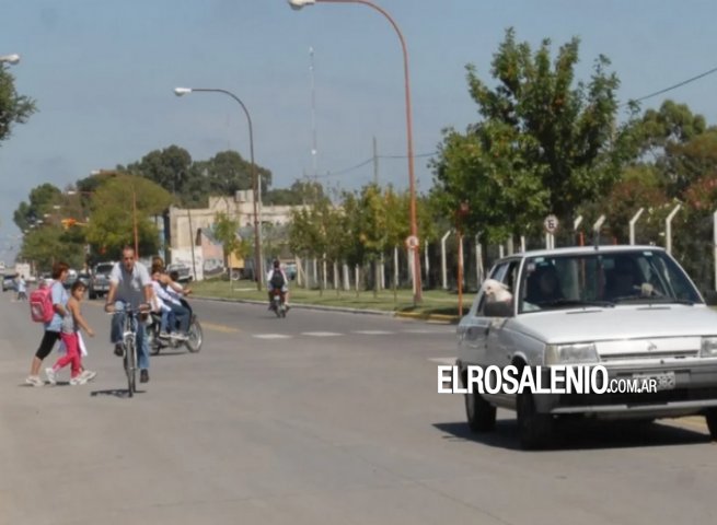 La tiraron de su moto para robarle y le fracturaron la clavícula 