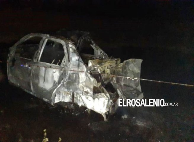 Ruta 3: Dos personas murieron por el vuelco e incendio de un auto