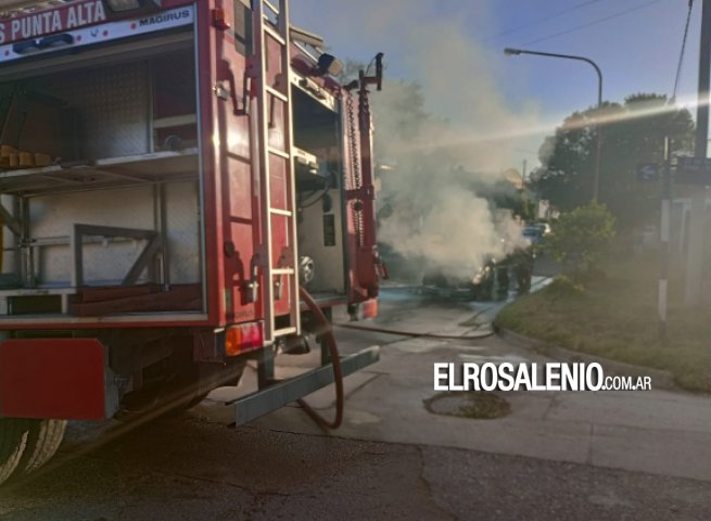 Otro auto fue consumido por las llamas