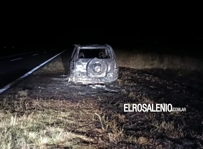 Otro auto incendiado, la misma ruta