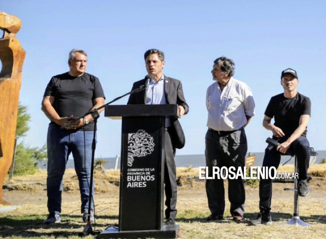 Kicillof visitó Pehuen Co y dejó anuncios y críticas a las medidas de Milei