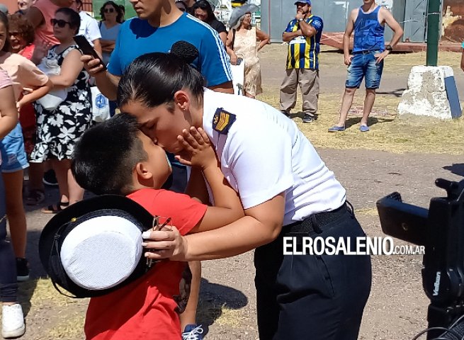 La Fragata Libertad llegó a Puerto Belgrano 