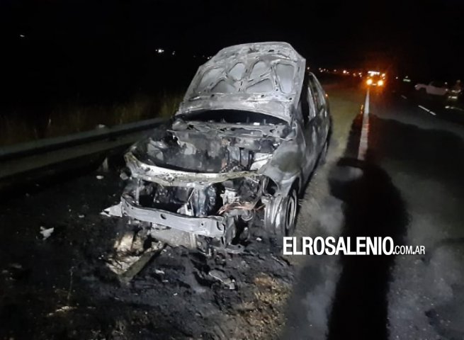 Salió a probar el auto que había comprado y se le incendió