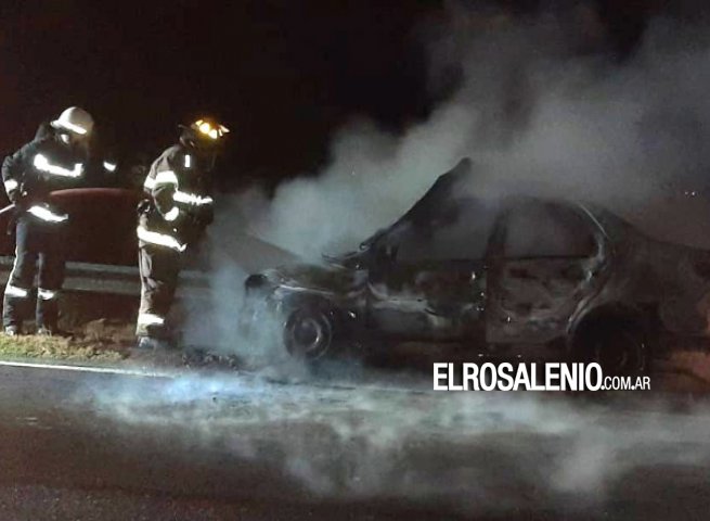 Salió a probar el auto que había comprado y se le incendió