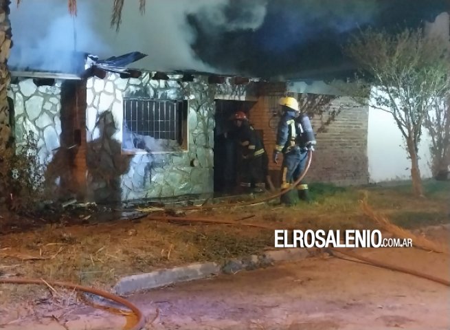 Incendio de vivienda en Villa Arias: “Me quedé con lo puesto nomás”