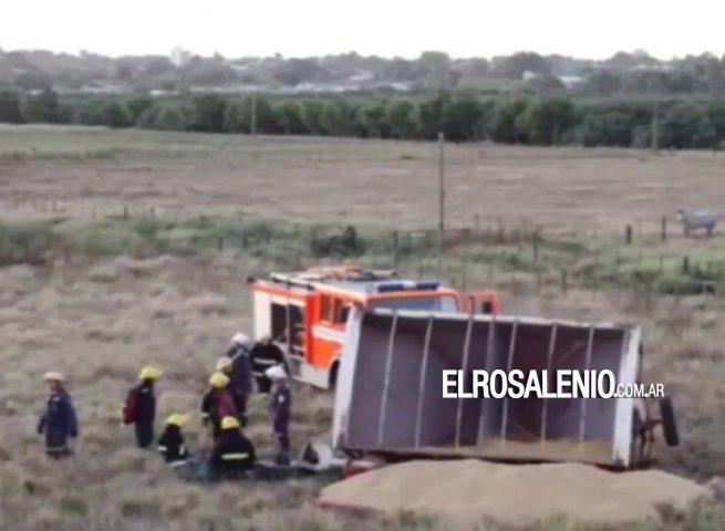 Murió un hombre tras caerle encima un carro tolva cargado de cebada