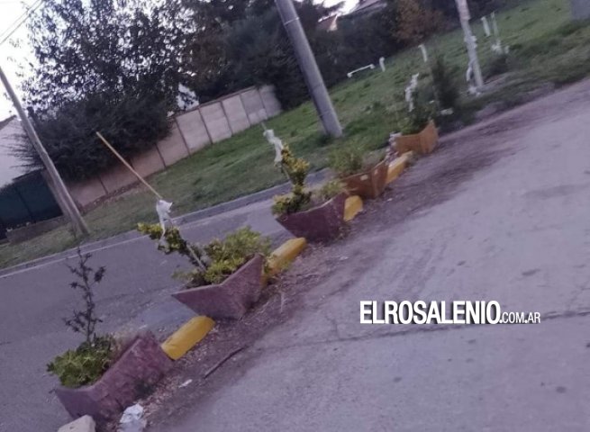 Retirarán las macetas y adoquines que cortaban el tránsito en Avellaneda y 9 de julio