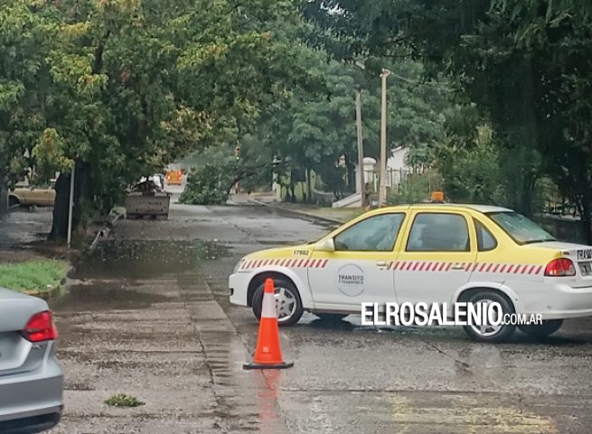 La lluvia complicó el tránsito en varios sectores de la ciudad