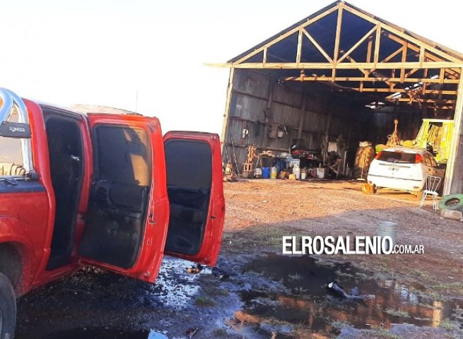 Sacó una camioneta que se incendiaba para preservar 2 tractores y un auto