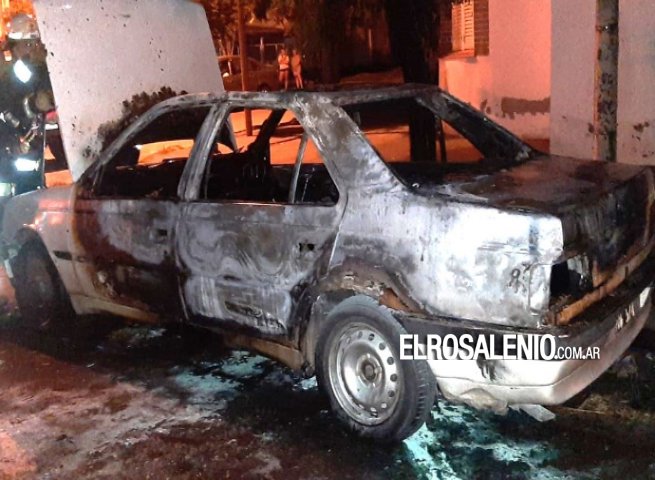 Pérdidas totales en un auto estacionado en el macrocentro