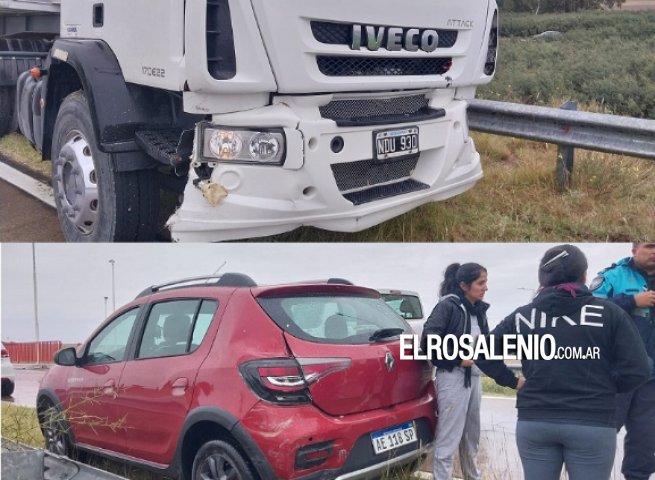 Un camión chocó a un auto en el acceso al Puente Naranja