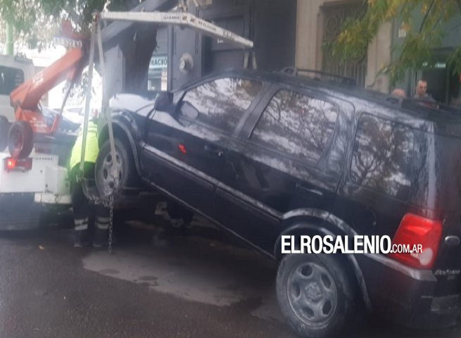 Relato salvaje: conductora a las piñas por el secuestro del auto