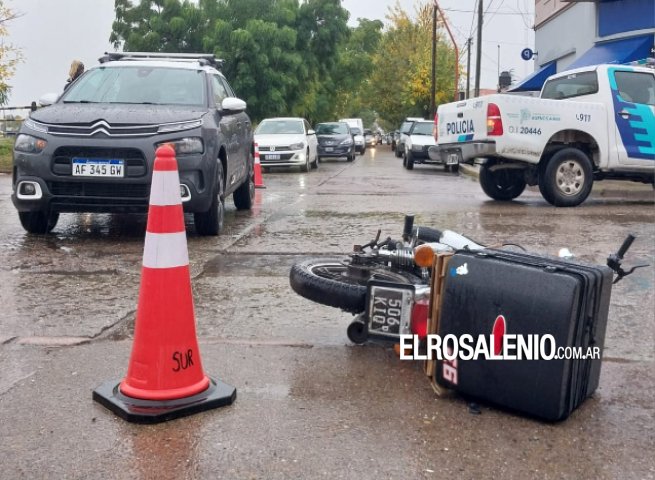  Chocaron una moto delivery y un auto en Alem y Saavedra