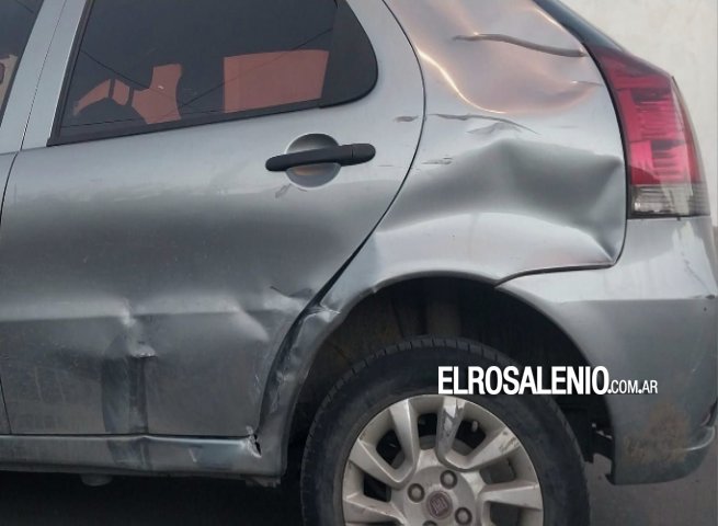 Moto impactó con un auto