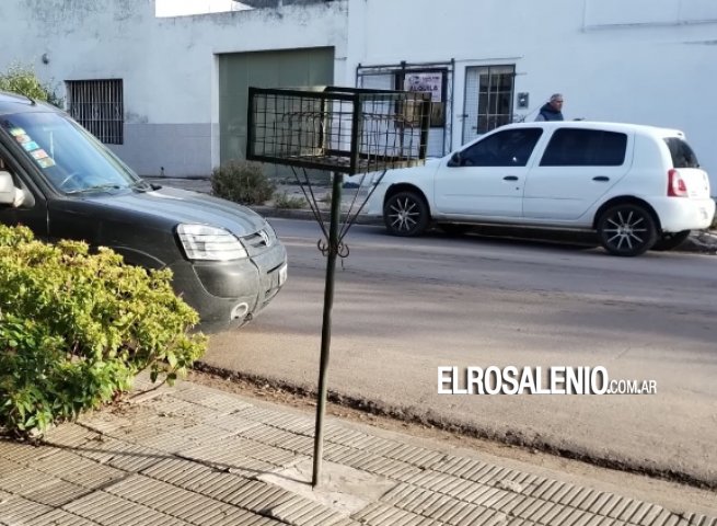 Fuerte impacto entre dos vehículos en la primera cuadra de calle Alberdi
