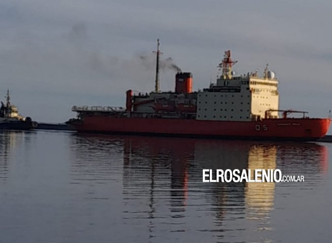 El Irízar arribó a Puerto Belgrano para tareas de mantenimiento