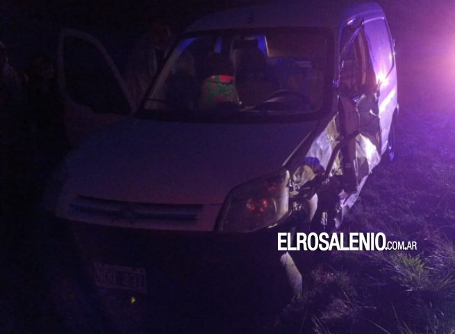 Ruta 51: chocó contra dos camiones y solo sufrió golpes leves