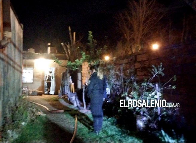 El cielorraso de un departamento fue afectado por la temperatura de una salamandra