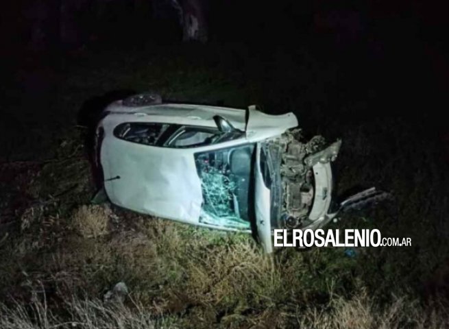 Un conductor volcó en la Ruta 3 al intentar esquivar a un perro