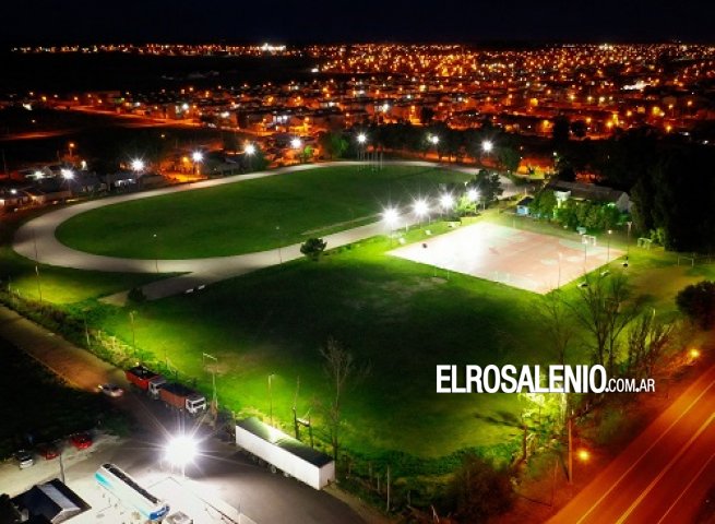 Colocaron gran cantidad de luminarias LED en el Polideportivo Municipal de Río Dulce