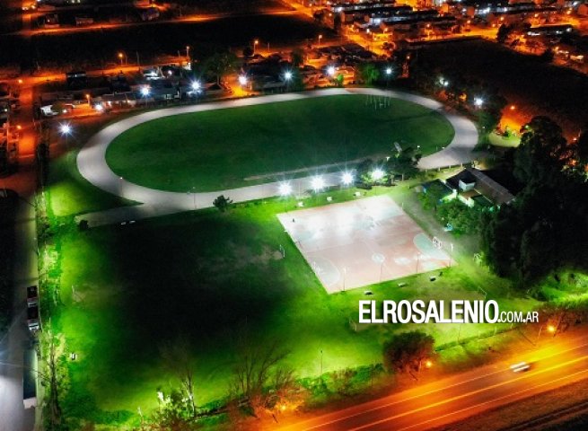 Colocaron gran cantidad de luminarias LED en el Polideportivo Municipal de Río Dulce