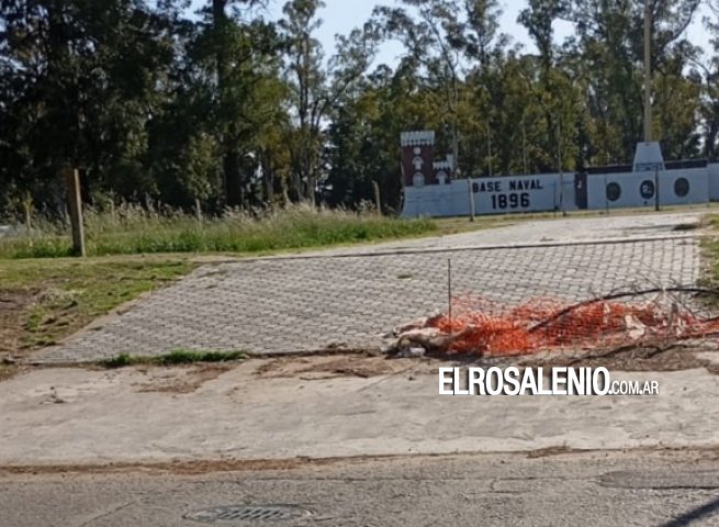Reclaman que pasan autos por la obra inconclusa de Colón y Urquiza