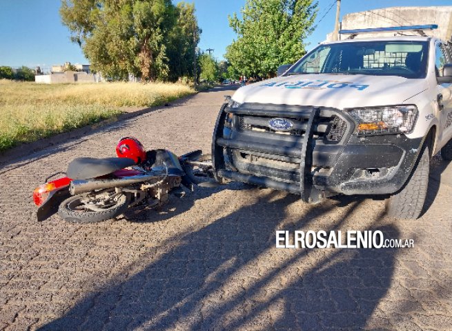 Móvil policial y moto protagonizaron siniestro vial