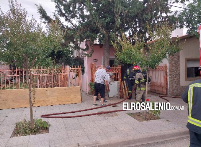 Bomberos trabajaron en un principio de incendio