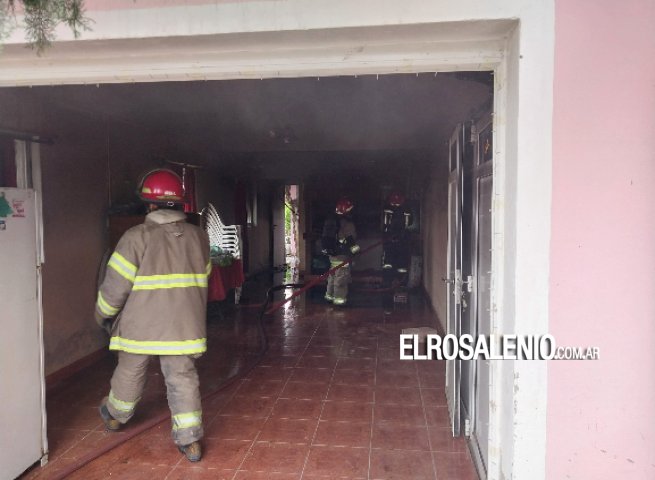 Bomberos trabajaron en un principio de incendio