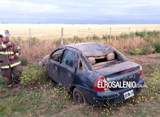 Desperfecto en un neumático produjo daños en un vehículo