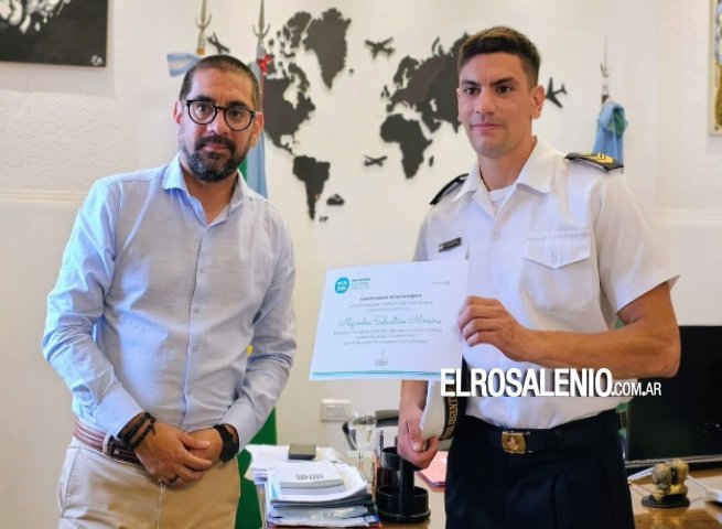 El intendente reconoció al militar que salvó la vida de tres personas en el mar