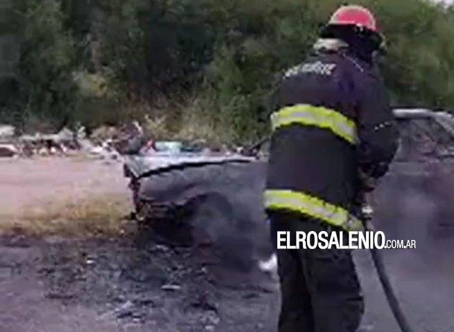 Destrucción total de un vehículo en ruta 229 vieja