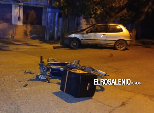Motociclista de delivery herido tras chocar con un auto
