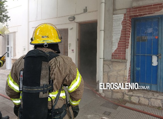 Principio de incendio en vivienda generó salida de bomberos