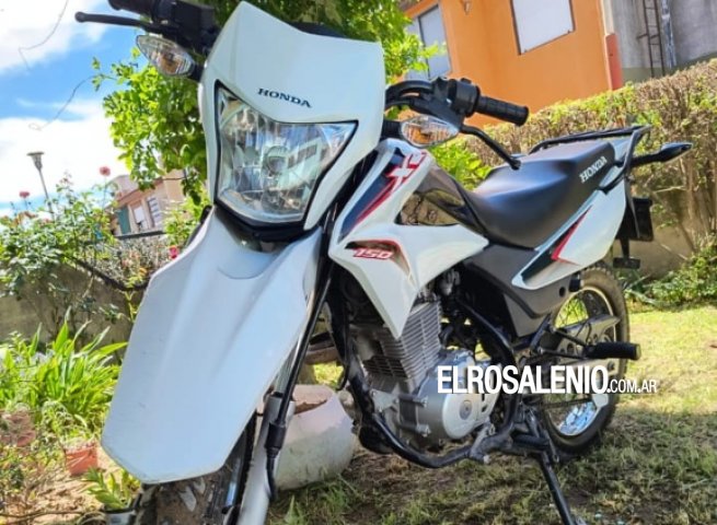 Robaron una moto Honda XR en el barrio Albatros XXVII