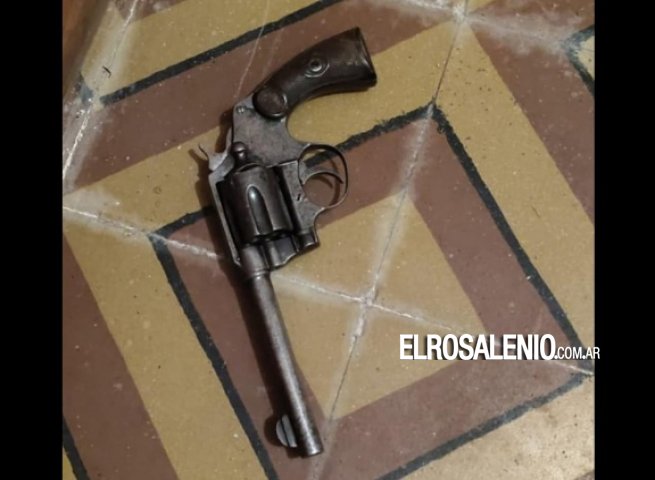 Herido de bala accidentalmente cuando limpiaba un ropero y cayó un arma