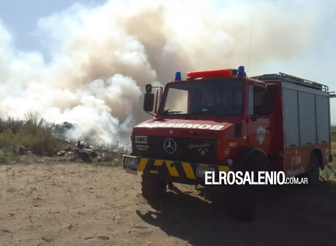 Nuevo incendio en el basural de Pehuen Co: fueron más de 10 en la temporada