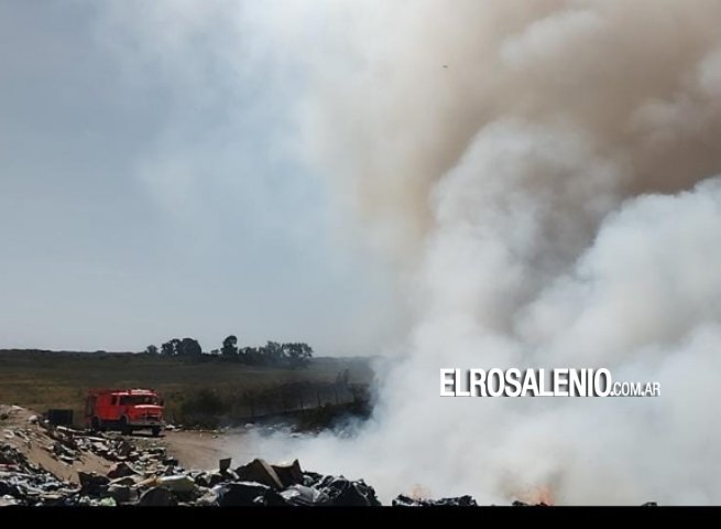 Nuevo incendio en el basural de Pehuen Co: fueron más de 10 en la temporada