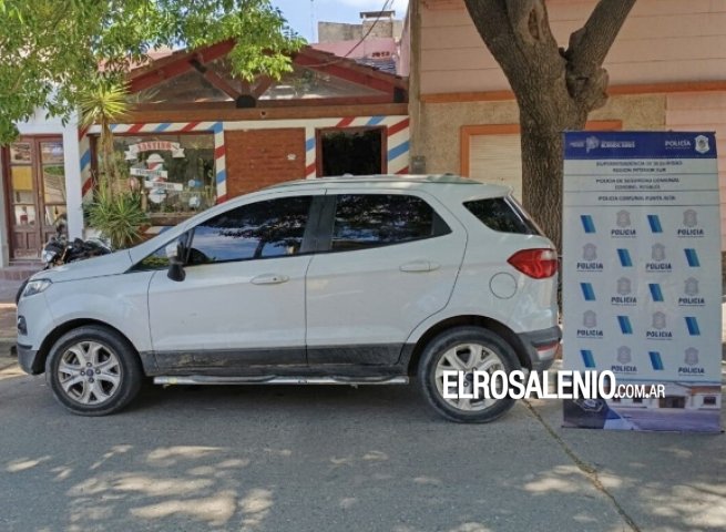 Aprehendido por robarle dinero a su madre, junto a otro sujeto que circulaba en un auto robado
