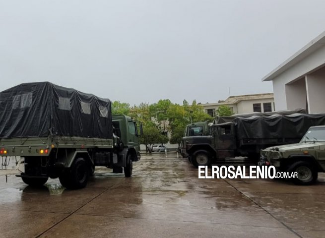 La Armada Argentina brinda asistencia tras el paso de la tormenta en Rosales