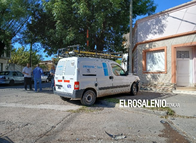 Fuerte impacto de vehículos en la esquina de la comisaria