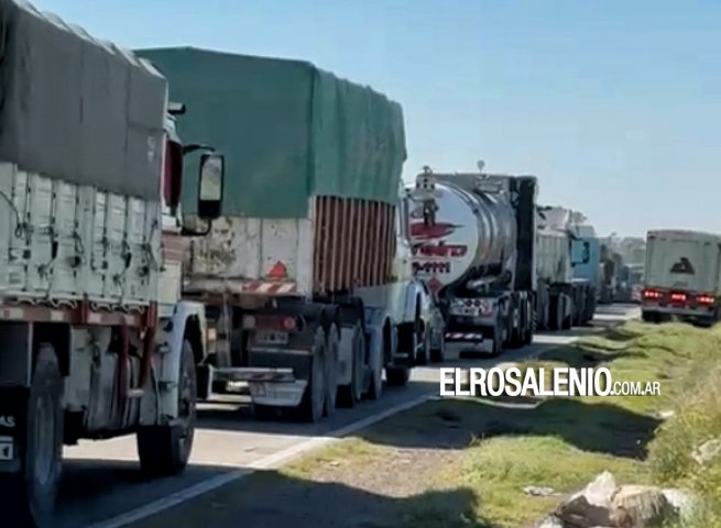 Larga fila de camiones generó grandes demoras en la Autovía de la Ruta 3