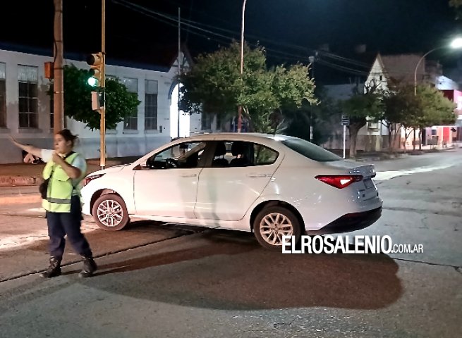 Un camión derramó aceite comestible sobre cinco cuadras céntricas