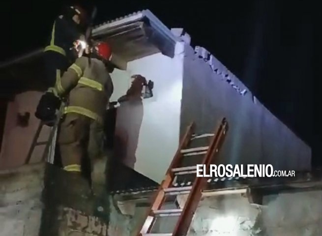 Una familia fue trasladada a un hotel tras sufrir daños en su vivienda