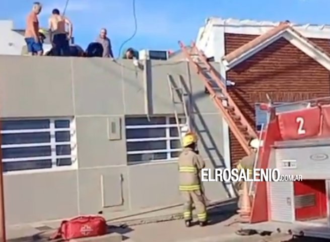 Un hombre resultó con quemaduras en su cuerpo mientras colocaba membranas en un techo