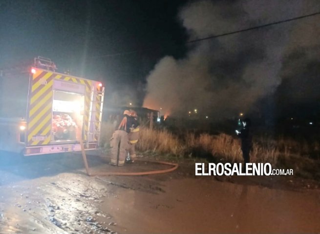 Llamas ocasionaron daños totales en una vivienda