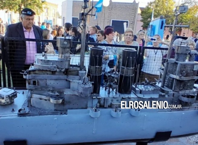 Saavedra: los presos crearon una réplica gigante del crucero Belgrano con restos de metal 
