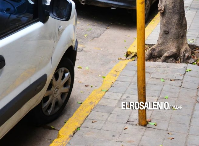 Reclaman que se cumpla la disposición para señalizar ascenso y descenso de pasajeros en farmacias