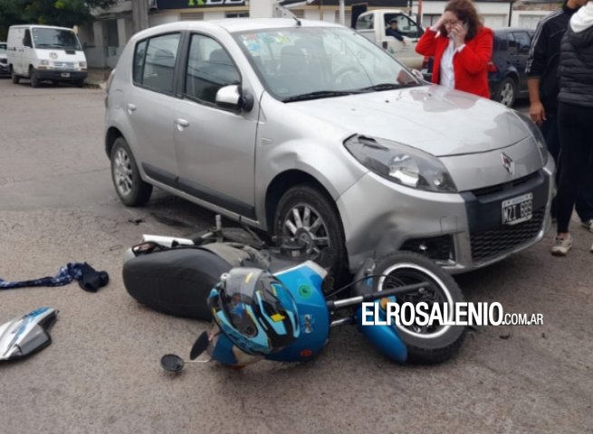 Motocicista resultó con fracturas en una de sus piernas en accidente